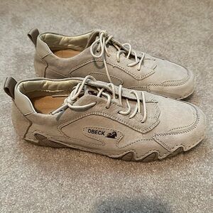 Hiking/walking shoes